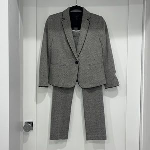 Like New Ann Taylor Herringbone Suit 4P